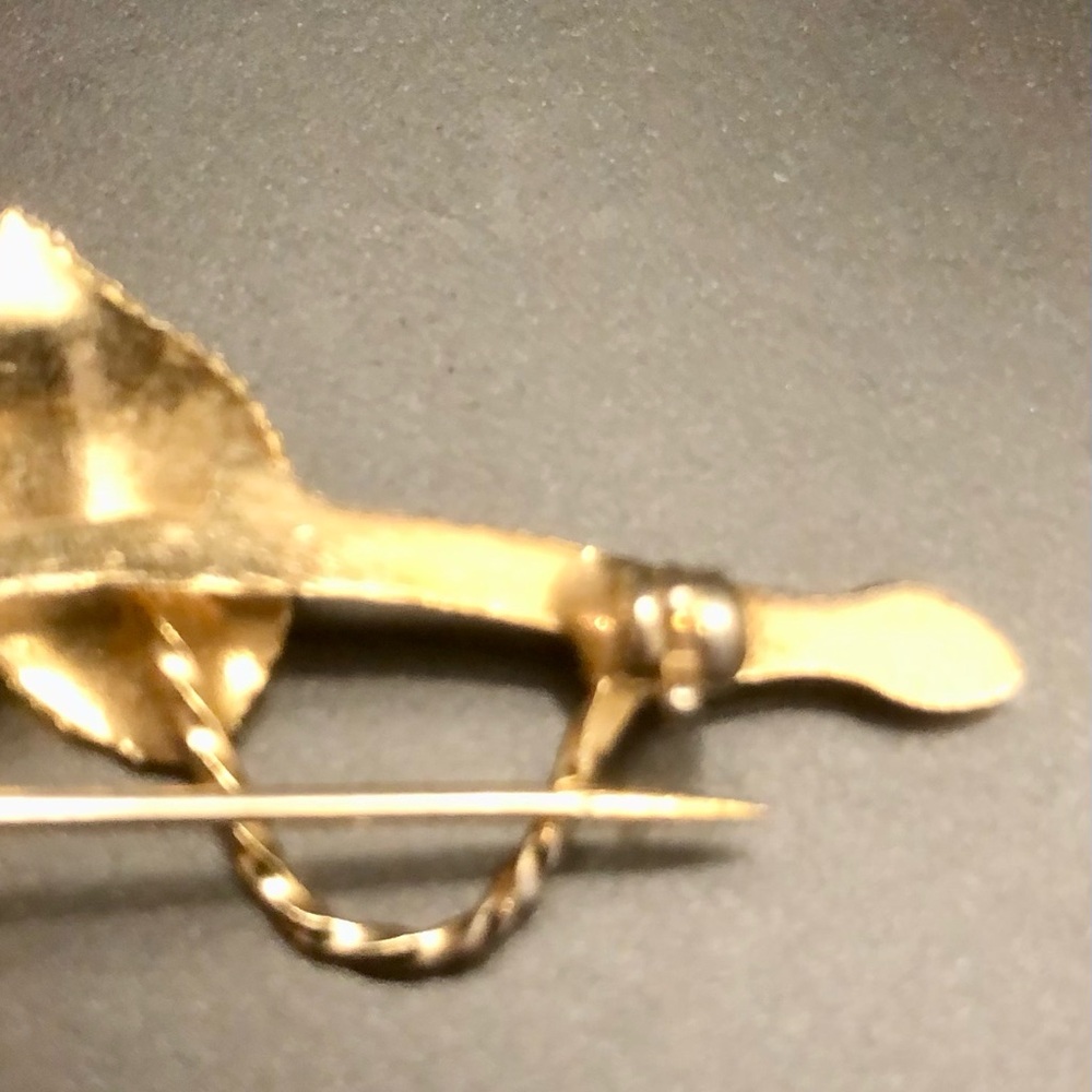 Vintage Rose Brooch - Costume Jewelry - Picture 10 of 10